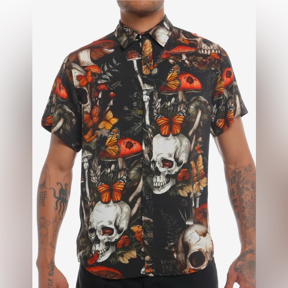 Skull Mushroom Garden Woven Button-Up size S